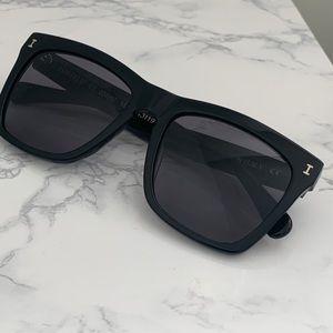 Illesteva los feliz In black